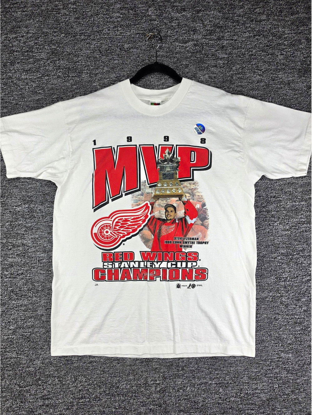 Fruit of the Loom Detroit Red Wings Steve Yzerman 1998 MVP T-Shirt White XL